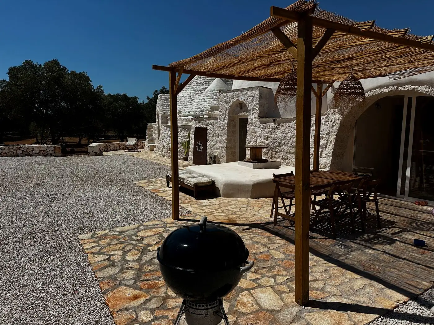 Outdoor Dining & BBQ
