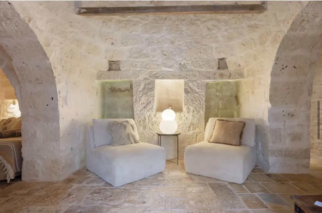 Stone Niches Lounge